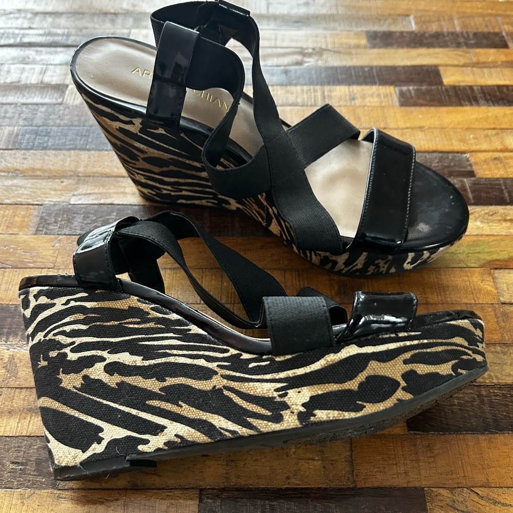 Arturo Chiang wedge heel size 7